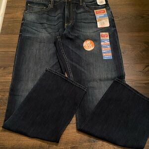 Wrangler Men's Deep Indigo Relaxed Jeans